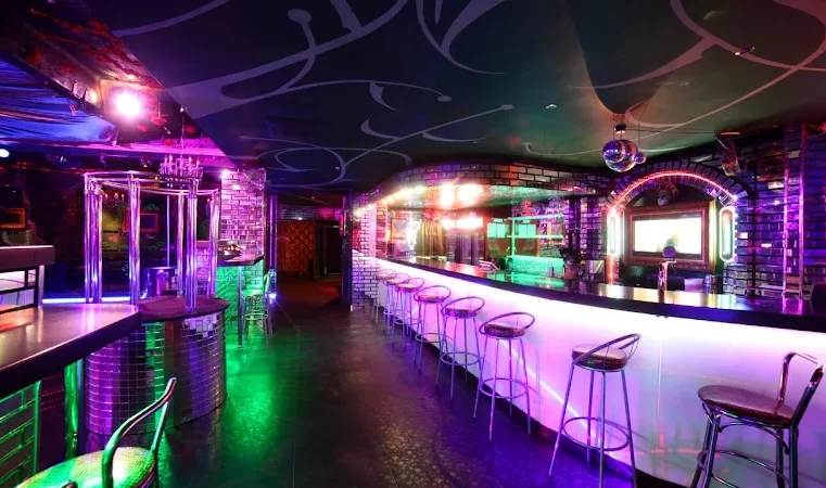 Best nightlife spots in your city for pub crawling 